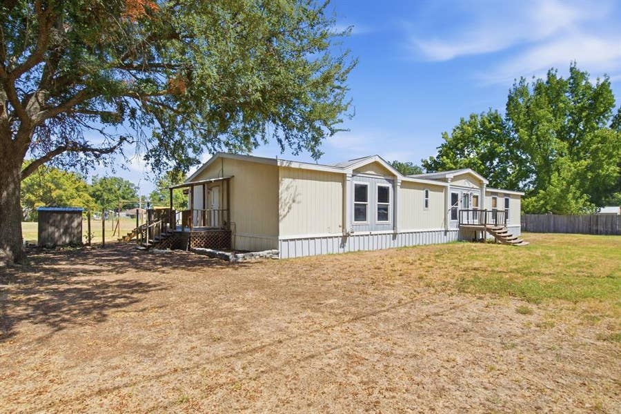 Property photo for 105 Apache Street, Lipan, TX