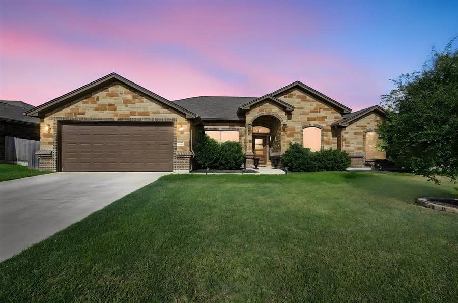 Property photo for 400 Juniper Drive, Troy, TX