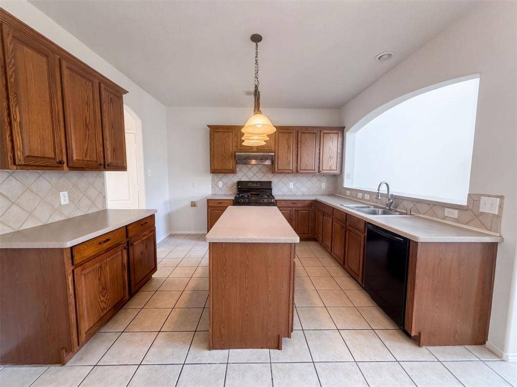 1304 Grapevine Drive, Allen, TX 75002 1304 Grapevine Drive, Allen, TX 75002