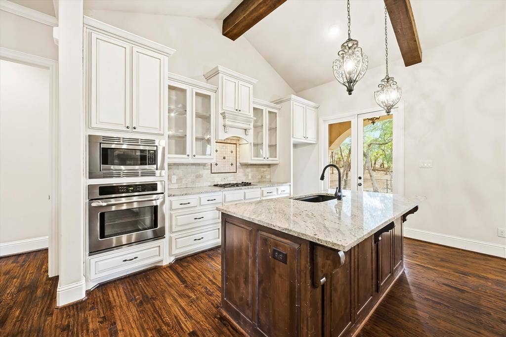 1739 Bison Meadow Lane, Heath, TX 75032 Guest Residence Kitchen with island