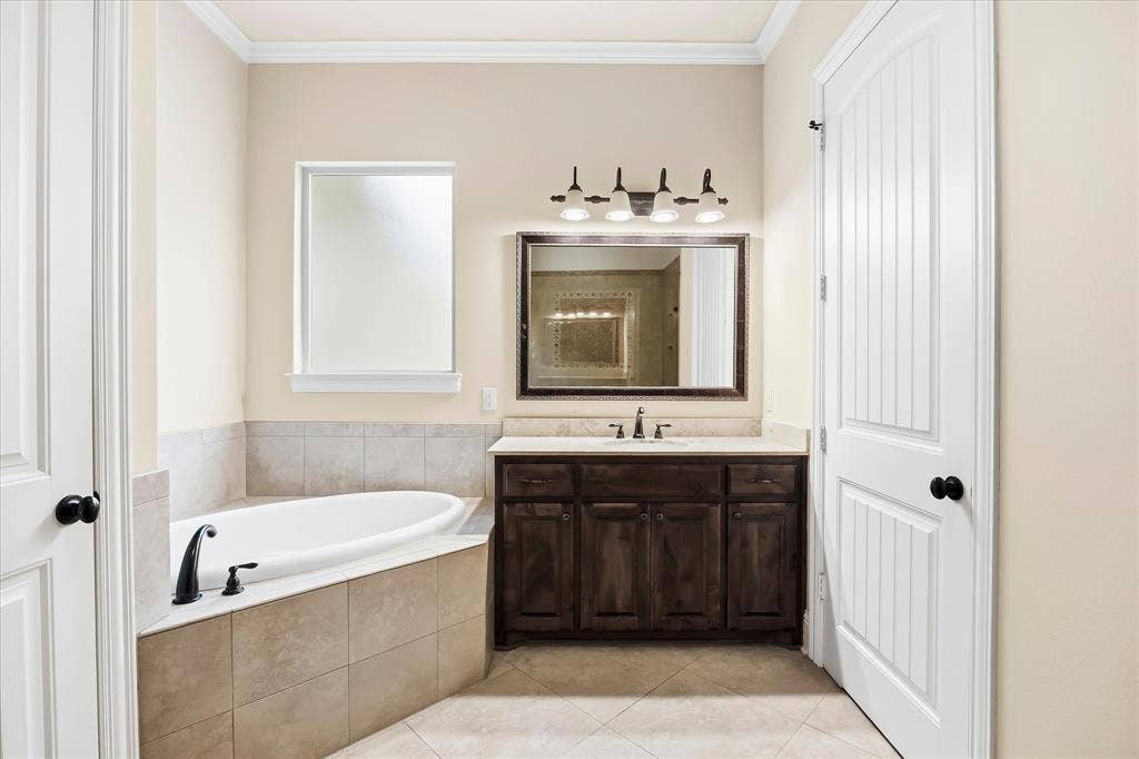 1739 Bison Meadow Lane, Heath, TX 75032 Guest Residence Ensuite Bath