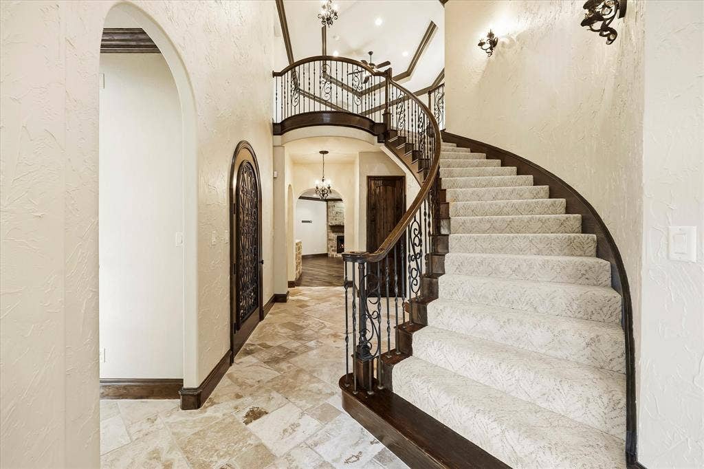 1739 Bison Meadow Lane, Heath, TX 75032 Upstairs are 2 Ensuites, one is a Jr Primary with tub & spe shower, a living & sunroom Up