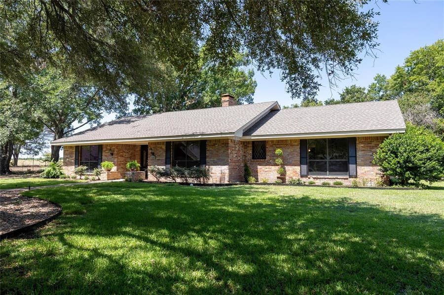 Property photo for 1800 Woodcrest Avenue, Corsicana, TX