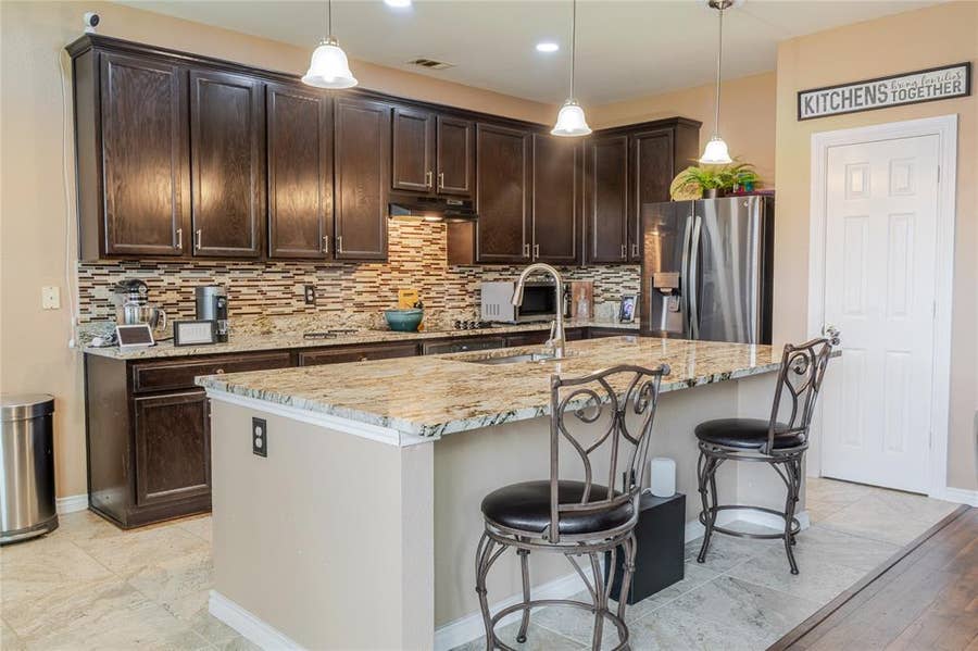 Property photo for 419 Kingfisher Lane, Arlington, TX