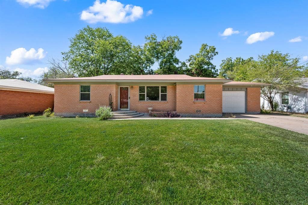 1134 Usher Street, Benbrook, TX 76126 Welcome Home to 1134 Usher St!