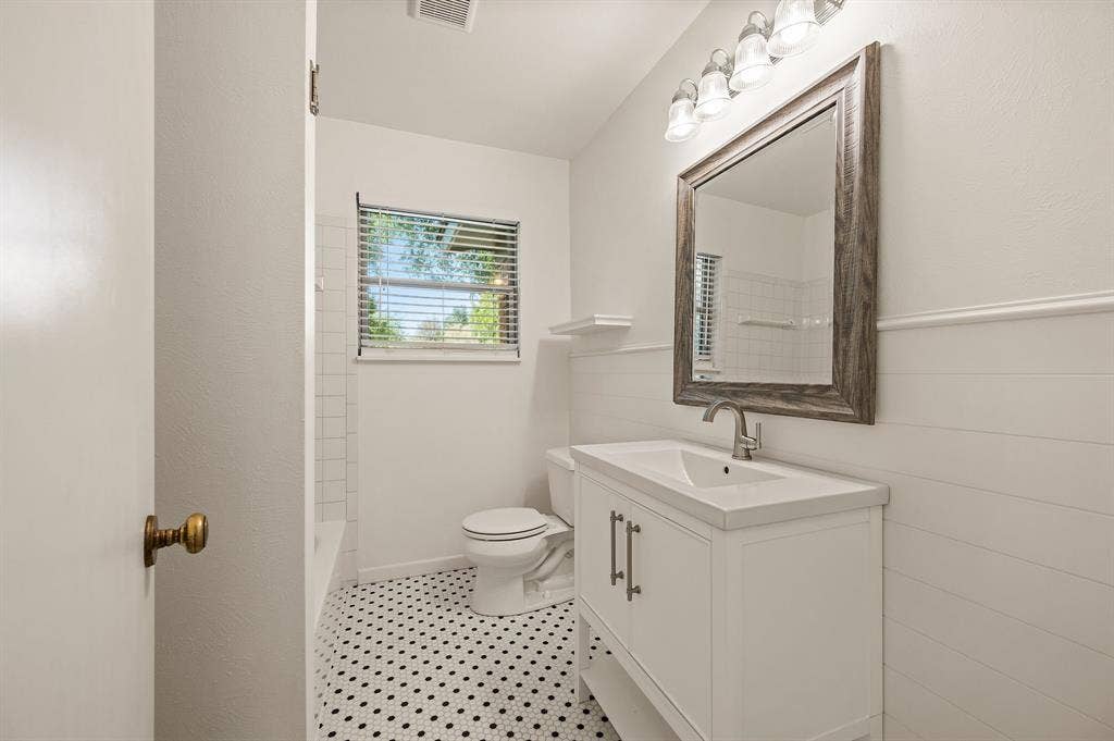 1134 Usher Street, Benbrook, TX 76126 Updated Secondary Full Bathroom