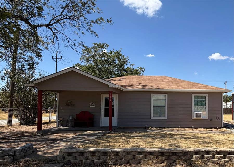 Property photo for 1101 N Stratton Street, Seymour, TX