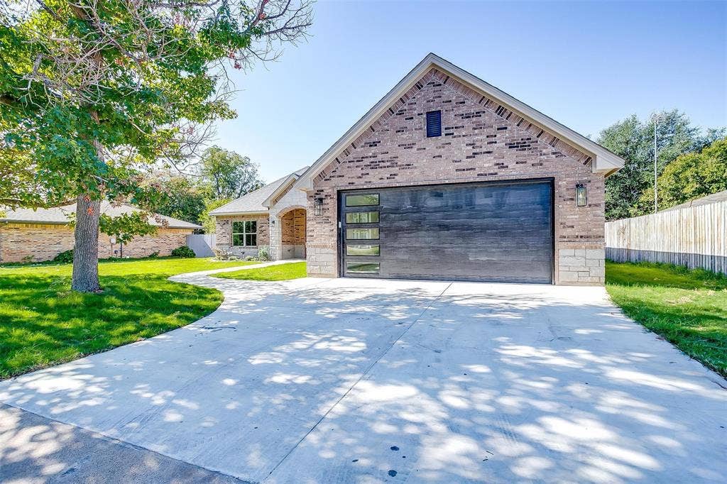 908 Meadowlark Lane, Granbury, TX 76048 908 Meadowlark Lane, Granbury, TX 76048