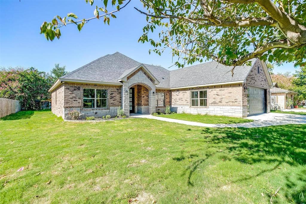908 Meadowlark Lane, Granbury, TX 76048 908 Meadowlark Lane, Granbury, TX 76048