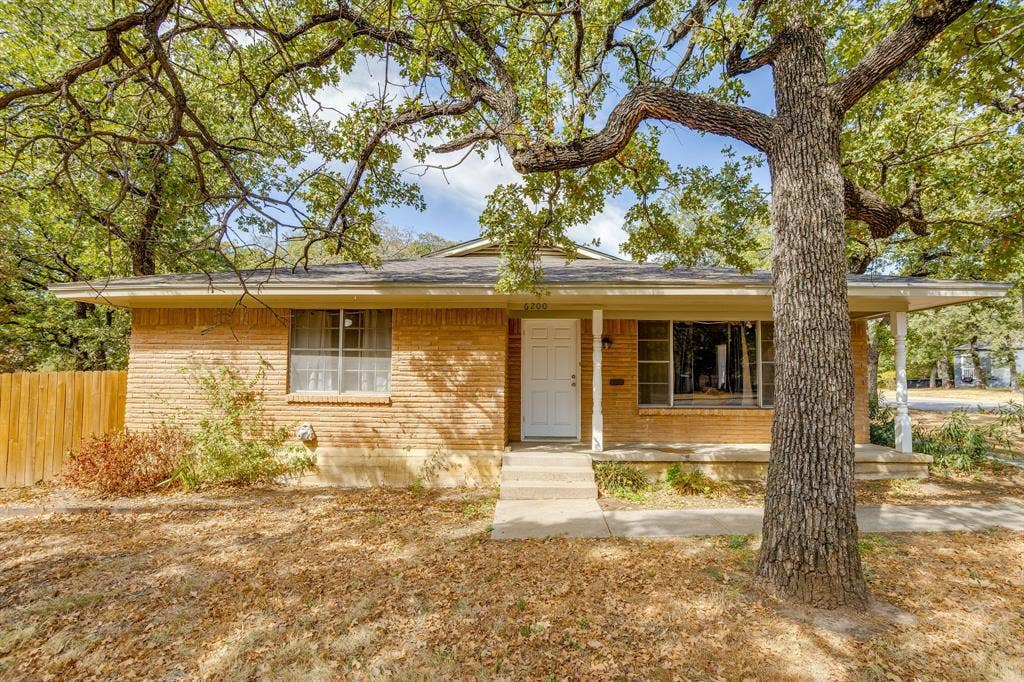 6200 Forest Hill Drive, Forest Hill, TX 76119