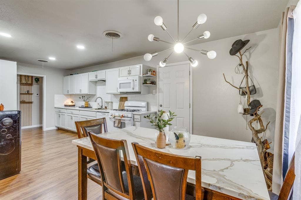 6200 Forest Hill Drive, Forest Hill, TX 76119