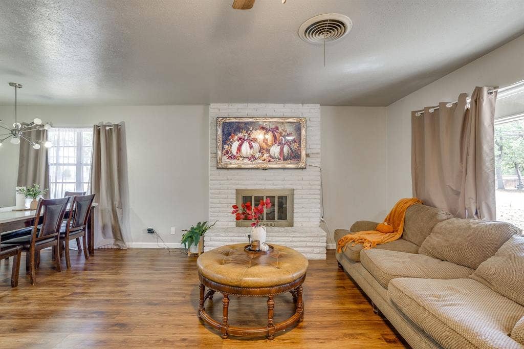 6200 Forest Hill Drive, Forest Hill, TX 76119