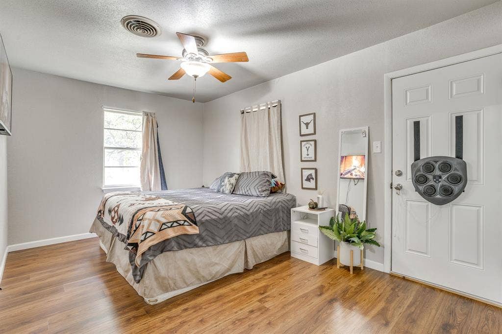 6200 Forest Hill Drive, Forest Hill, TX 76119