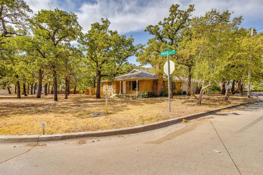 Property photo for 6200 Forest Hill Drive, Forest Hill, TX