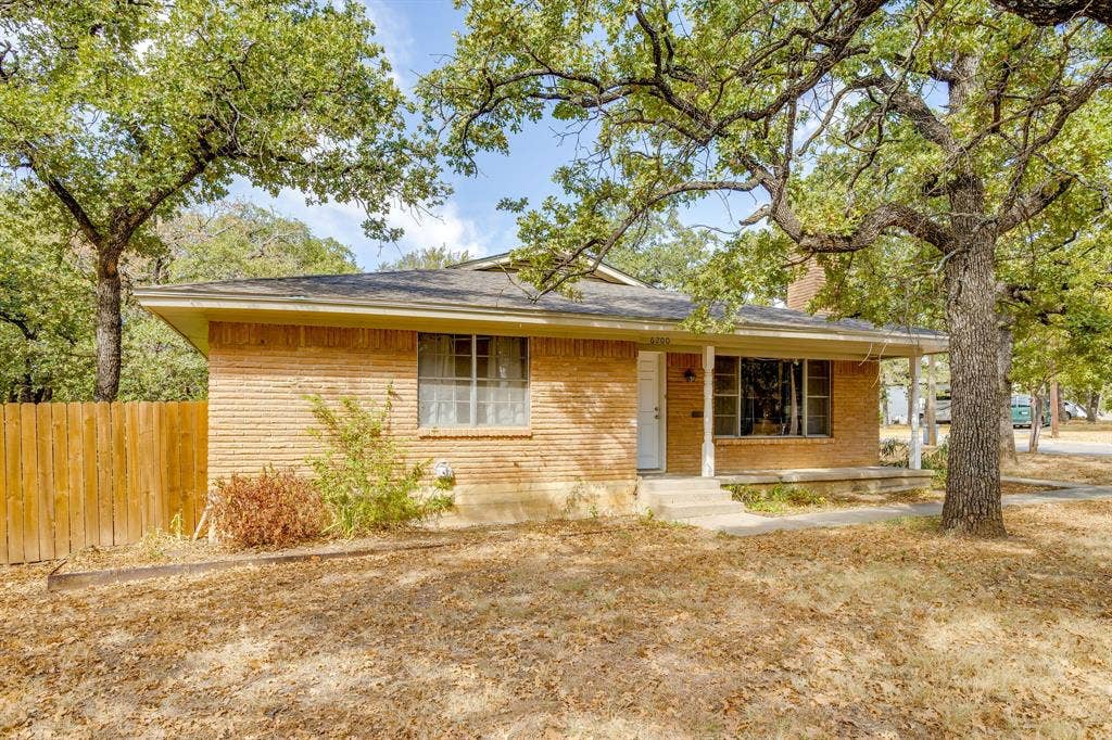 6200 Forest Hill Drive, Forest Hill, TX 76119