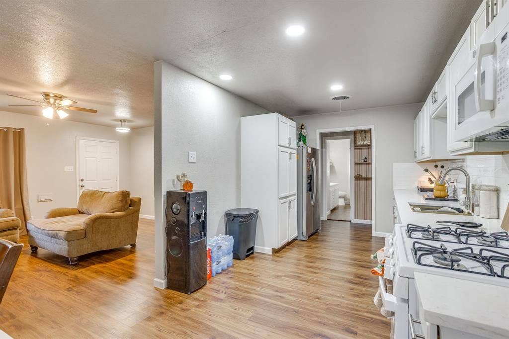 6200 Forest Hill Drive, Forest Hill, TX 76119