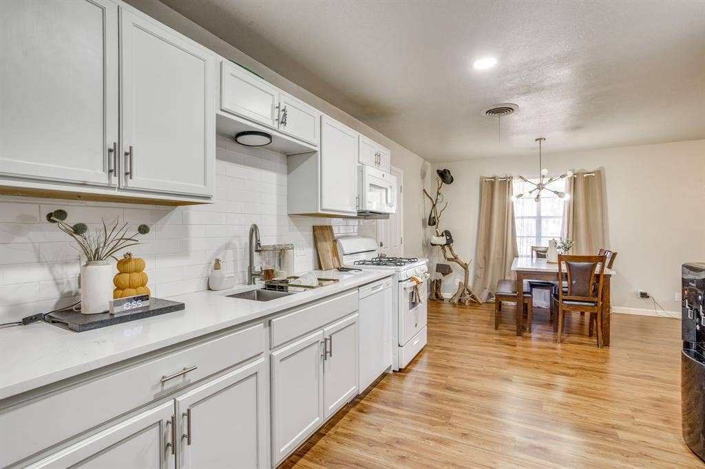 6200 Forest Hill Drive, Forest Hill, TX 76119