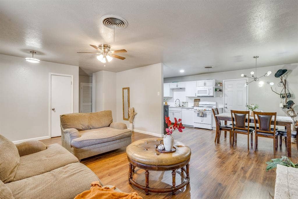 6200 Forest Hill Drive, Forest Hill, TX 76119