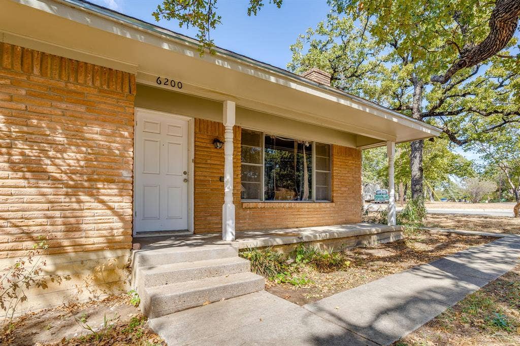 6200 Forest Hill Drive, Forest Hill, TX 76119