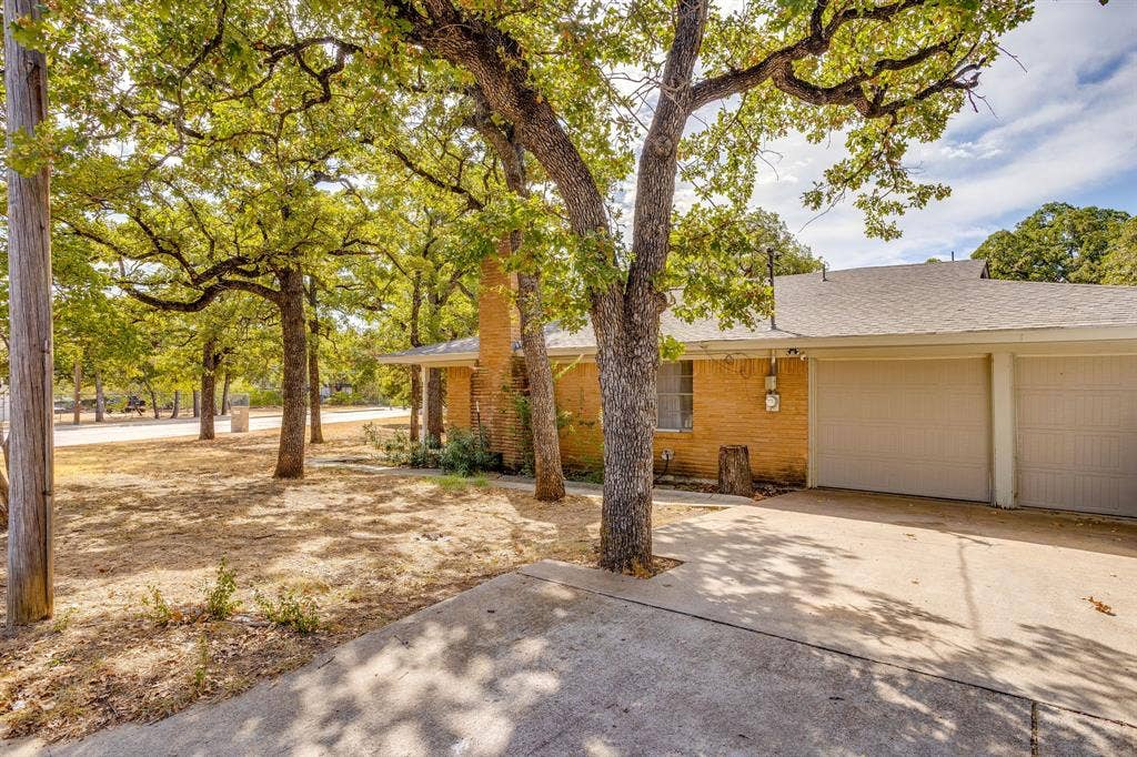 6200 Forest Hill Drive, Forest Hill, TX 76119