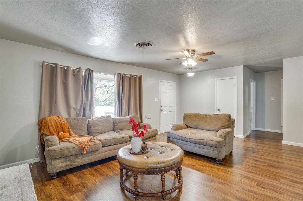 6200 Forest Hill Drive, Forest Hill, TX 76119