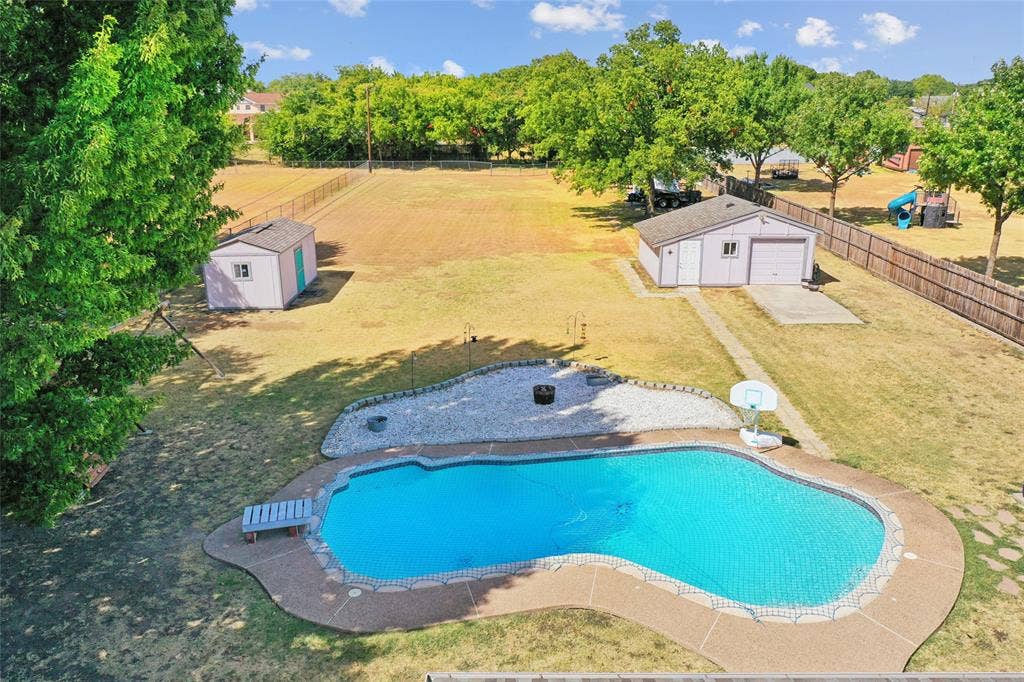 1710 Vineyard Road, Grand Prairie, TX 75052