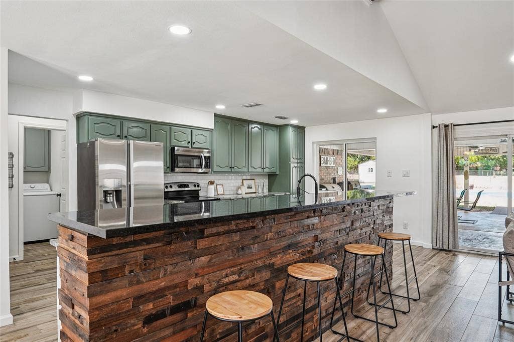 1710 Vineyard Road, Grand Prairie, TX 75052