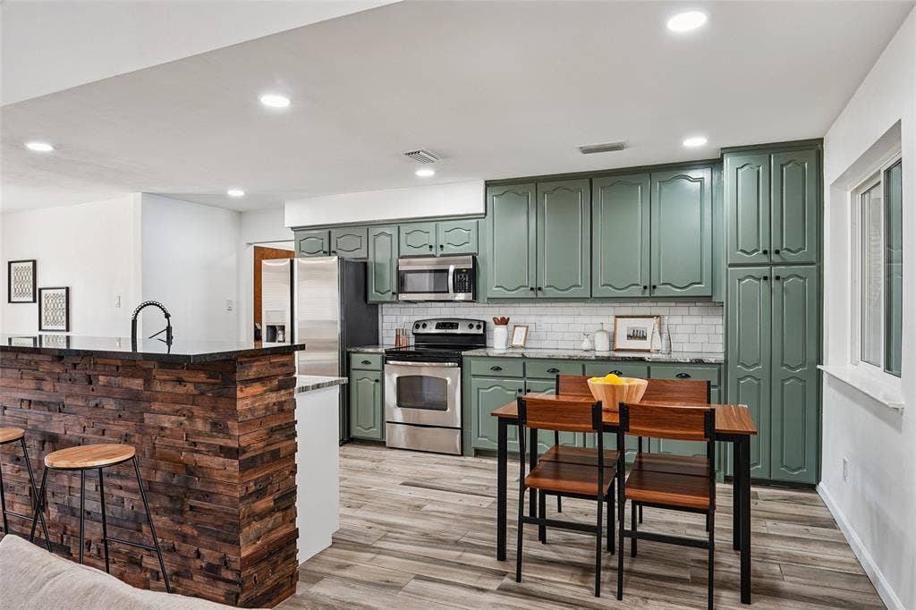 1710 Vineyard Road, Grand Prairie, TX 75052