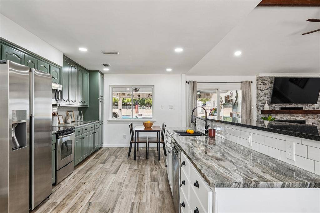 1710 Vineyard Road, Grand Prairie, TX 75052