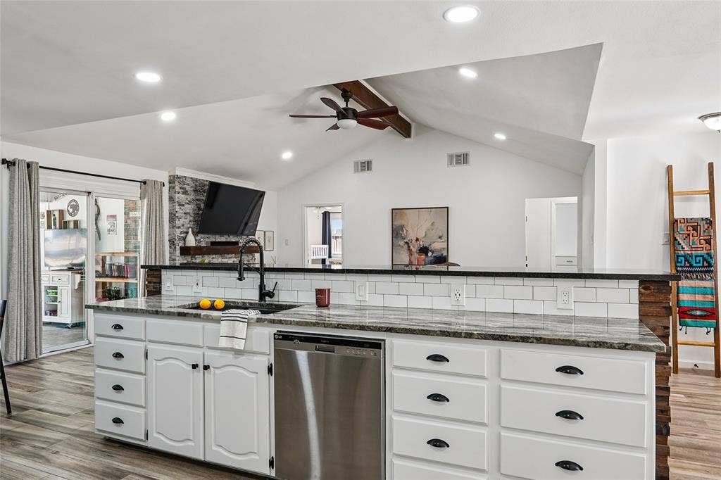 1710 Vineyard Road, Grand Prairie, TX 75052