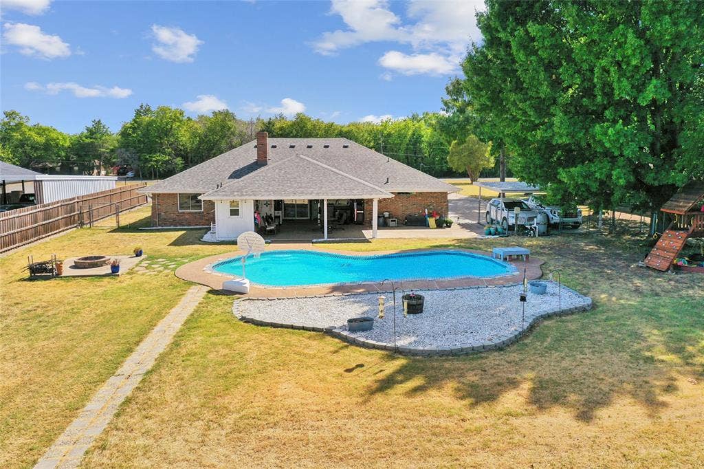 1710 Vineyard Road, Grand Prairie, TX 75052