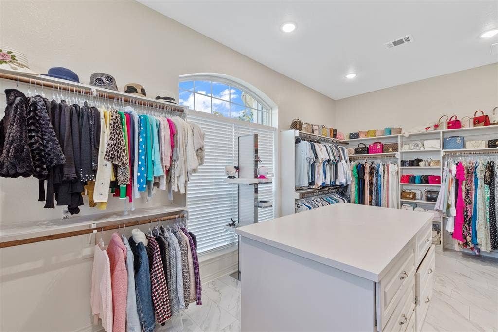 241 Loon Bay Drive, Gun Barrel City, TX 75156 Primary bedroom closet