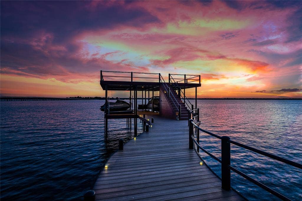 241 Loon Bay Drive, Gun Barrel City, TX 75156 Bautiful sunsets!