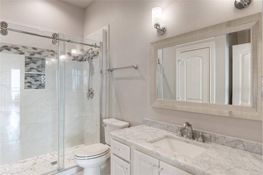 241 Loon Bay Drive, Gun Barrel City, TX 75156 Bathroom 2