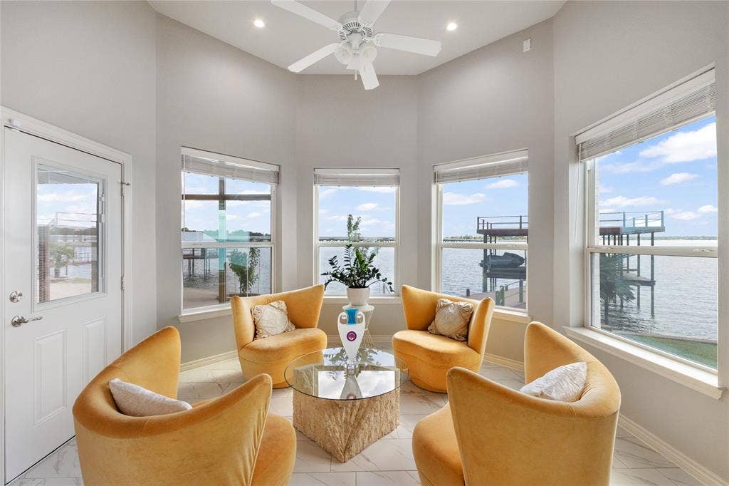 241 Loon Bay Drive, Gun Barrel City, TX 75156 Additoinal sitting area off the kitchen or could be additional dining area.