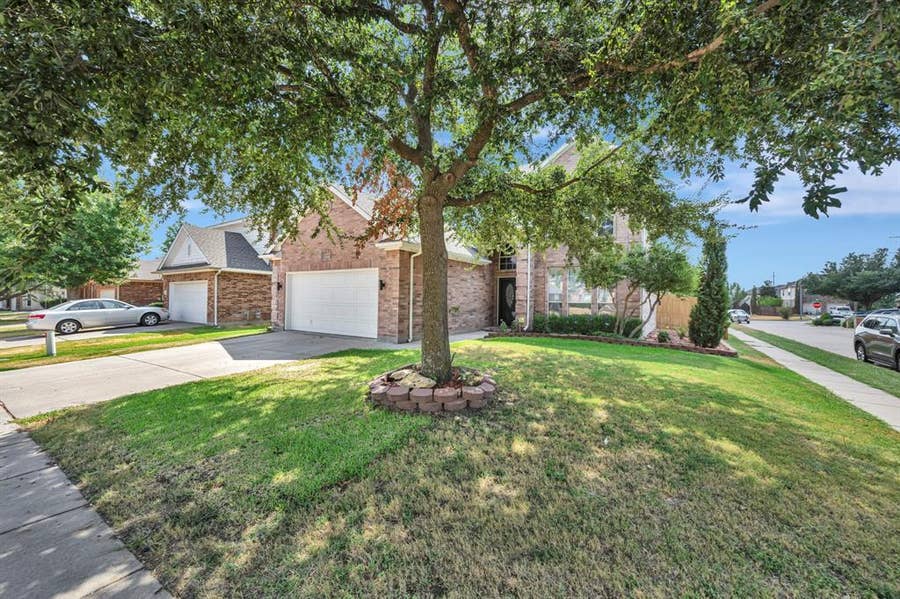 Property photo for 6369 Redeagle Creek Drive, Fort Worth, TX