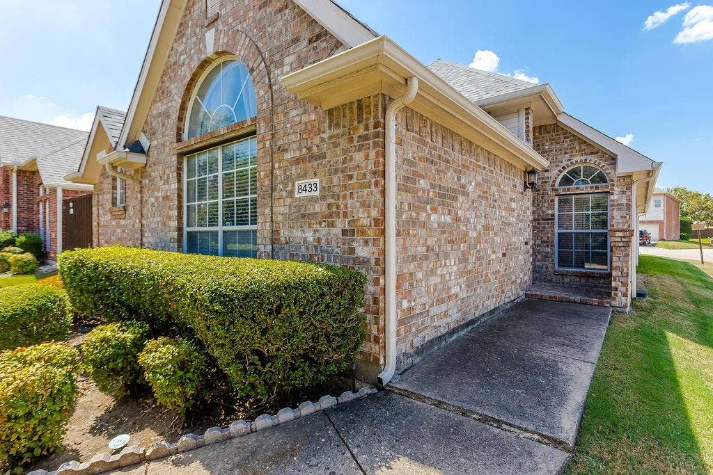 8433 Pipe Stone Drive, Plano, TX 75025 8433 Pipe Stone Drive, Plano, TX 75025
