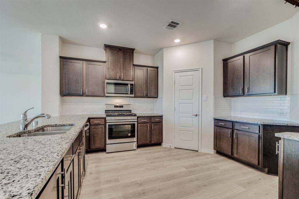 4108 Forest Bend Road, Denton, TX 76208 4108 Forest Bend Road, Denton, TX 76208