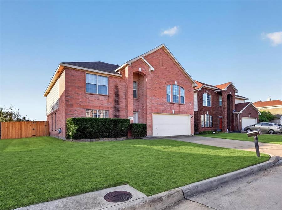 Property photo for 4721 Sleepy Ridge Circle, Fort Worth, TX