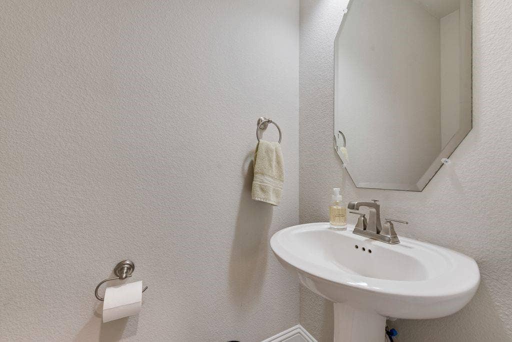 2601 Maple Leaf Drive, Midlothian, TX 76065