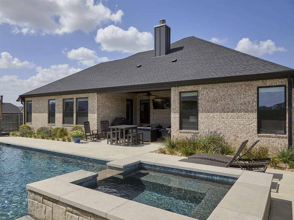 10124 Charmwood Drive, Waco, TX 76712 10124 Charmwood Drive, Waco, TX 76712