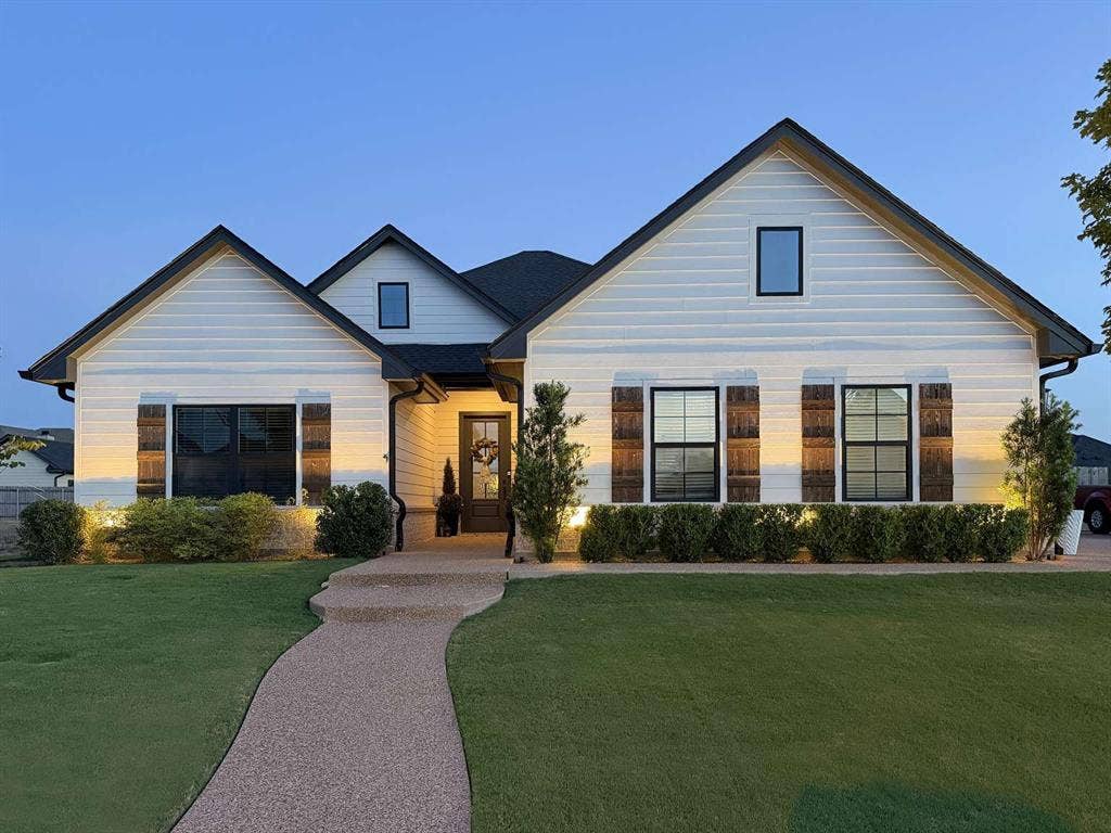 10124 Charmwood Drive, Waco, TX 76712 10124 Charmwood Drive, Waco, TX 76712