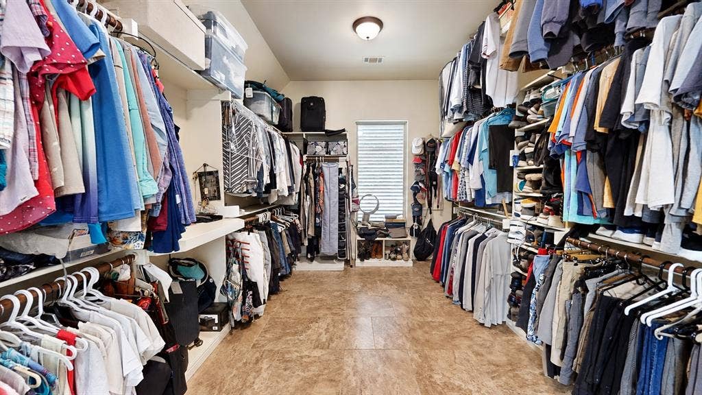 1729 Bent Tree Court, Granbury, TX 76049 Primary walk-in closet