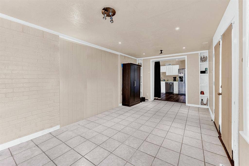 108 Kingsbridge Drive, Garland, TX 75040 Vaulted ceilings, wood-finish flooring, and multiple ceiling fans