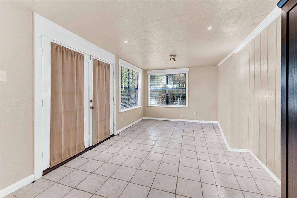 108 Kingsbridge Drive, Garland, TX 75040 Vaulted ceilings with ceiling fans, wood-finish flooring, and white kitchen cabinetry with stainless steel appliances