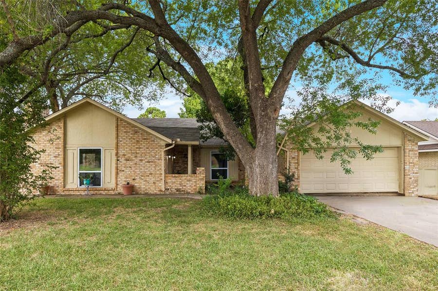 Property photo for 1016 Hazelwood Drive, Mansfield, TX