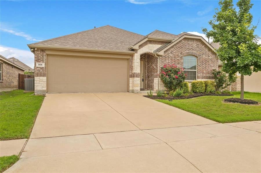 Property photo for 906 Silverbell Street, Princeton, TX