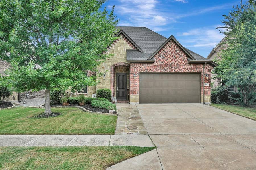 Property photo for 409 Middleton Drive, Roanoke, TX