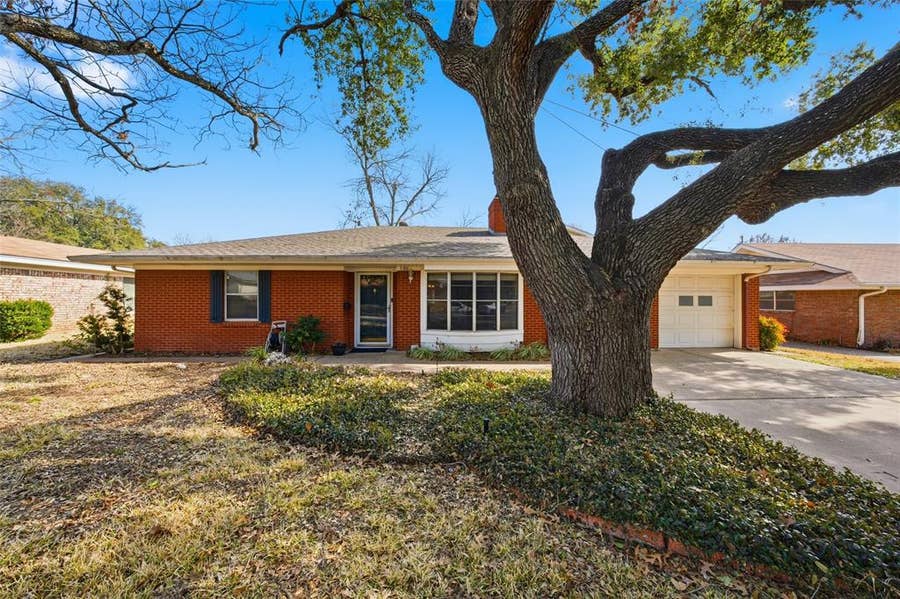 Property photo for 5318 Lake Lindenwood Drive, Waco, TX