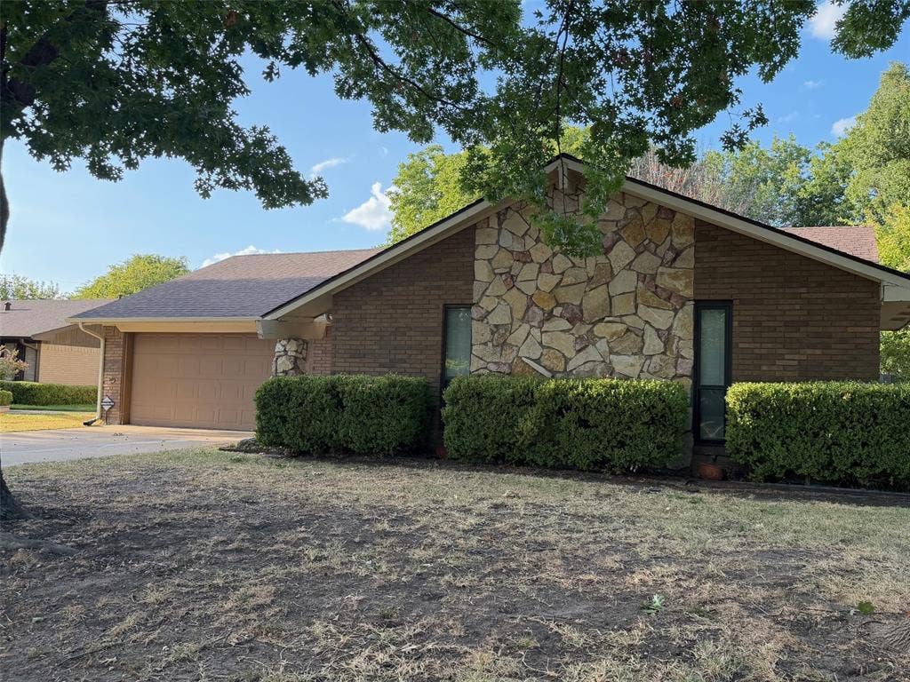 1125 Storyglen Street, Irving, TX 75062